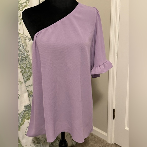 Vine & Love Tops - Vine & Love boutique one shoulder top never worn